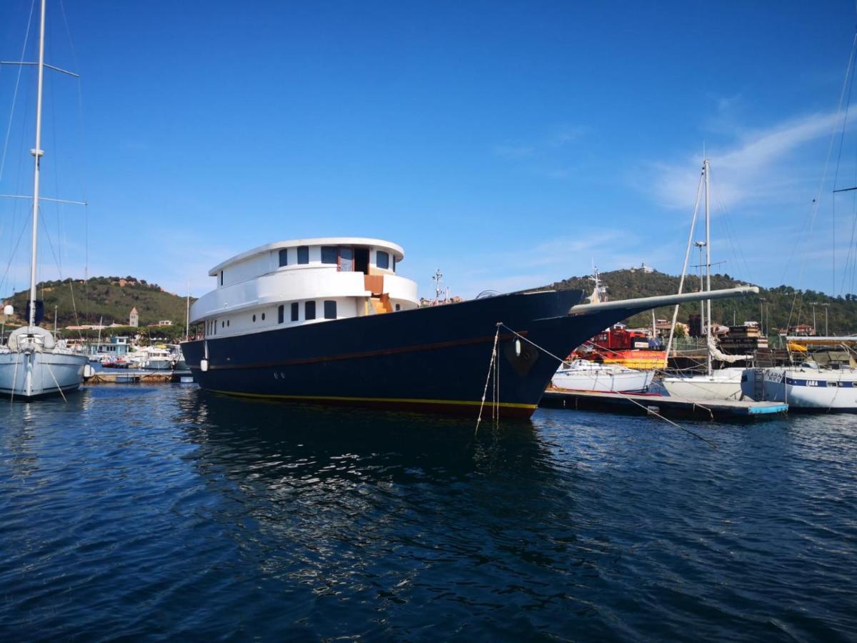 Classic Yacht Yanika Yachting Watersport Ets Villaputzu Exterior photo