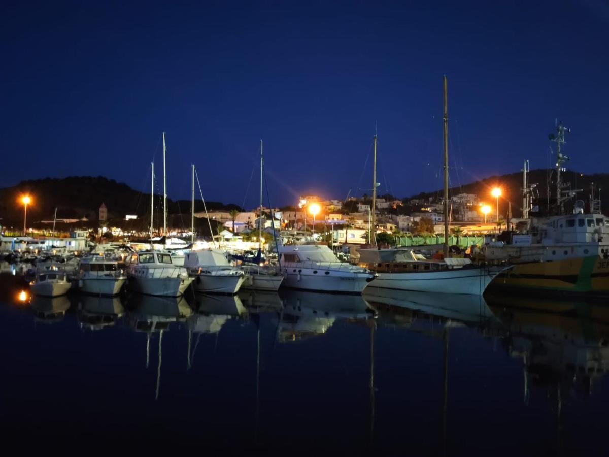 Classic Yacht Yanika Yachting Watersport Ets Villaputzu Exterior photo